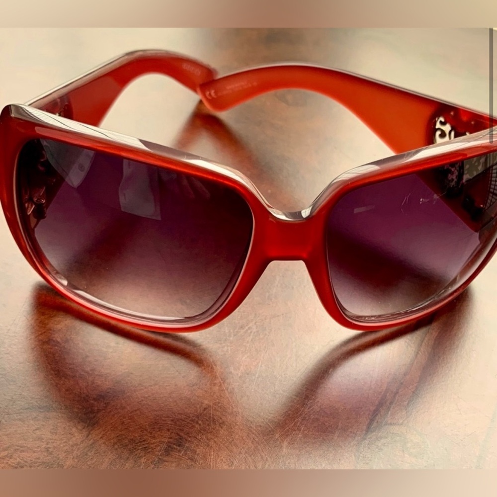 GUCCI Red Heart Sunglasses - Basically Brand New